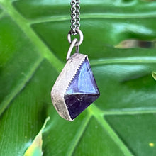 Load image into Gallery viewer, serrated