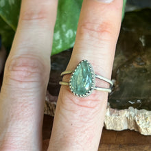 Load image into Gallery viewer, Green Kyanite Double Band Ring - Size 7.75