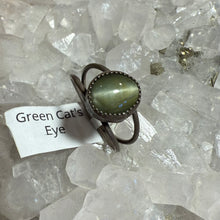 Load image into Gallery viewer, Green Cat&#39;s Eye Double Band Ring - Size 10.5