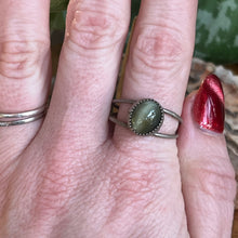 Load image into Gallery viewer, Green Cats Eye Double Band Ring - Size 10.75