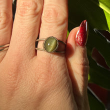 Load image into Gallery viewer, Green Cats Eye Double Band Ring - Size 10.75
